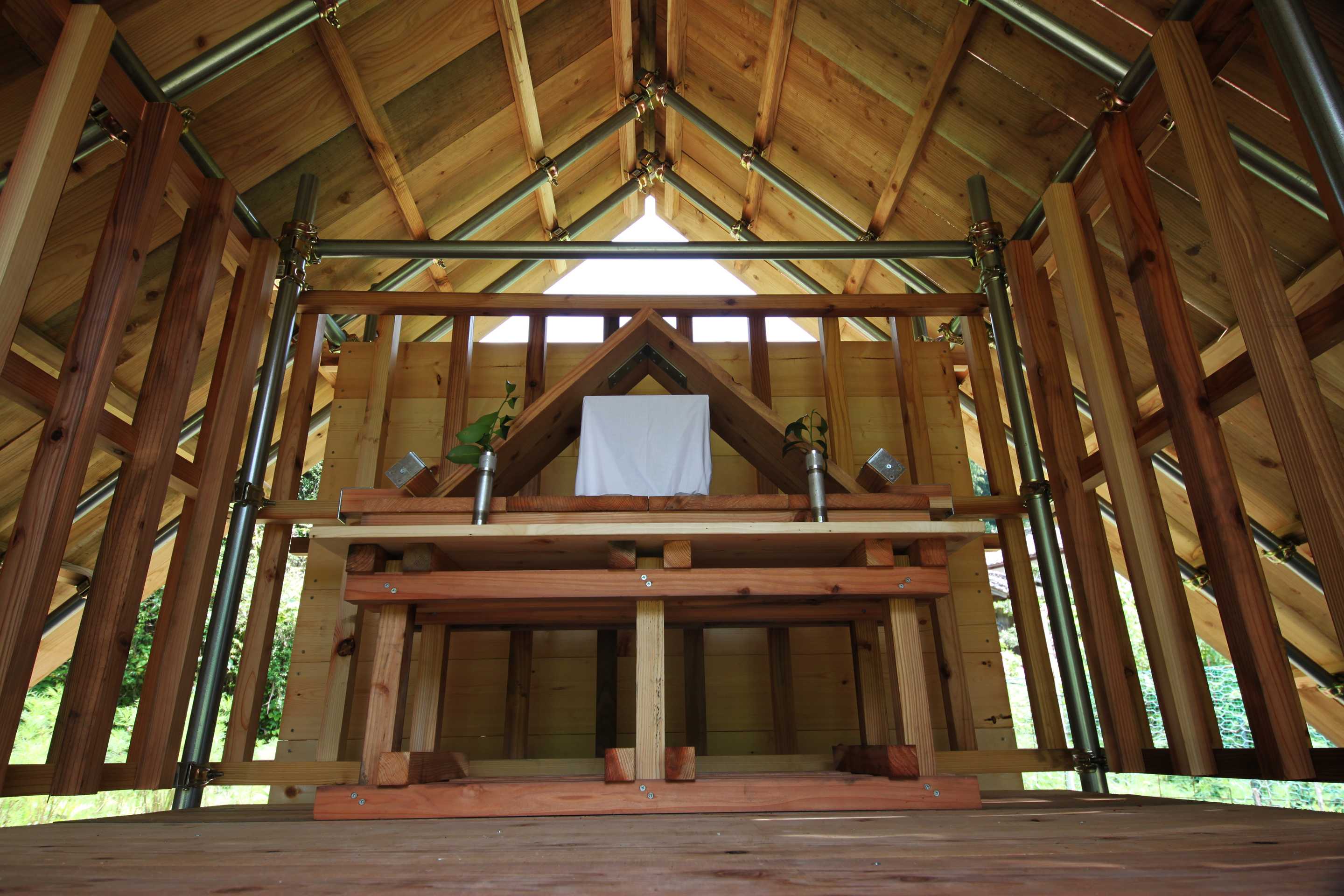 日本荒村自建神道神社，钢管木板创造神圣空间-10