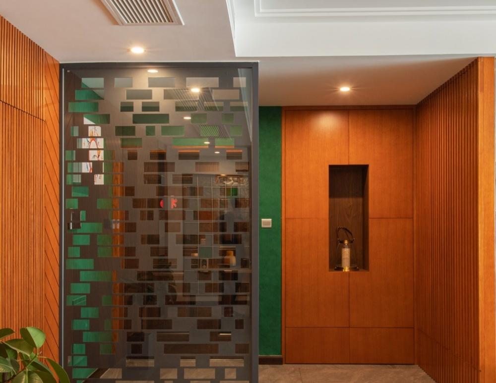简约轻工业风宅邸 | 隐形门、玻璃砖墙的创意设计-0