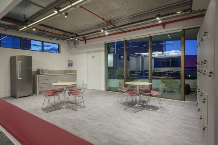 巴西 BS2 Pool 办公室-10