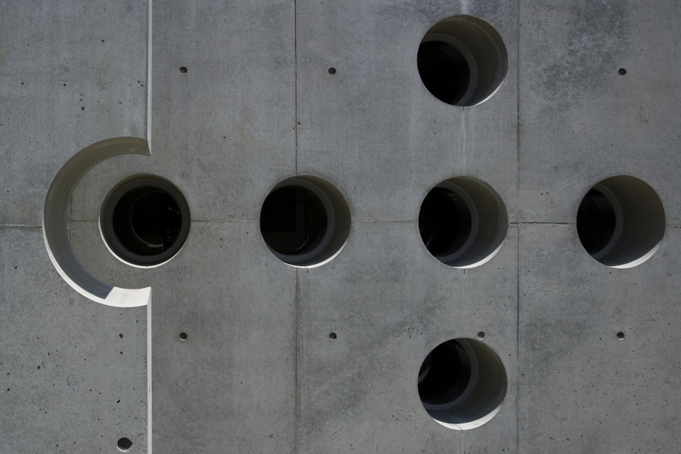 京都 MON 工作坊及住宅 | 十字孔洞的光影游戏-48