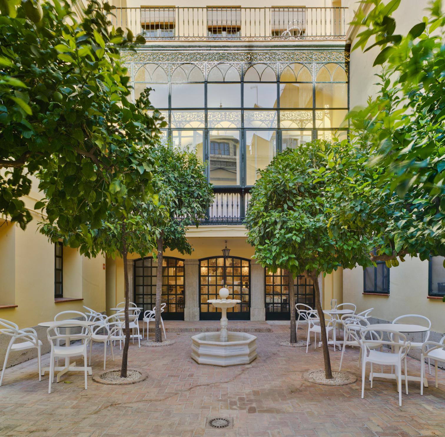 西班牙 Granada 大学学生公寓 | 古典与现代的完美融合-9