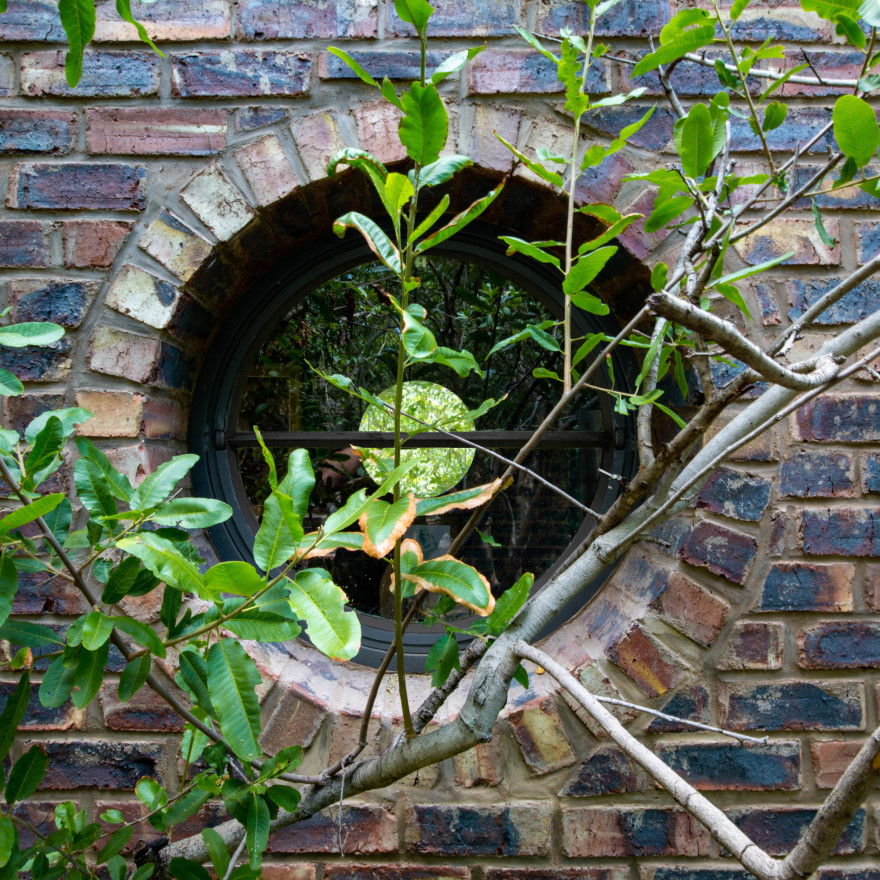 House of the Big Arch / Frankie Pappas-37