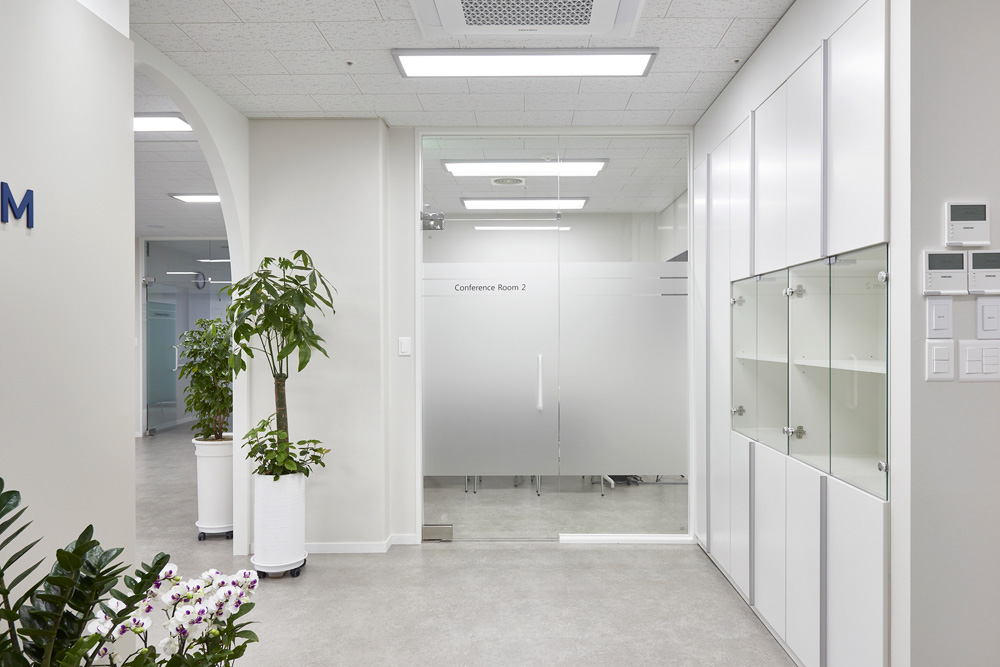 130 平知识产业中心极简白诠释空间美学-5