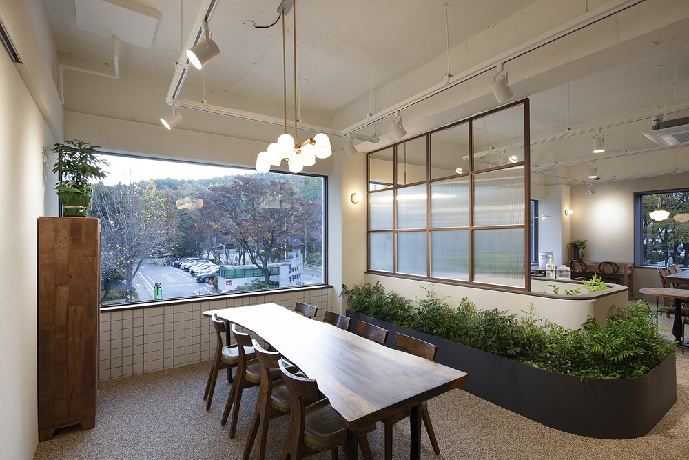 白色与木质的优雅结合 | 57 平米现代简约贝壳装饰设计-13