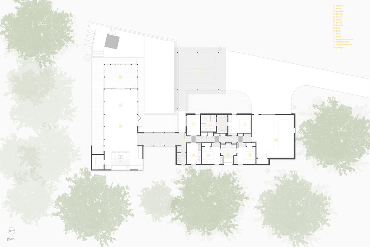 郊区森林中的私密玻璃住宅-5