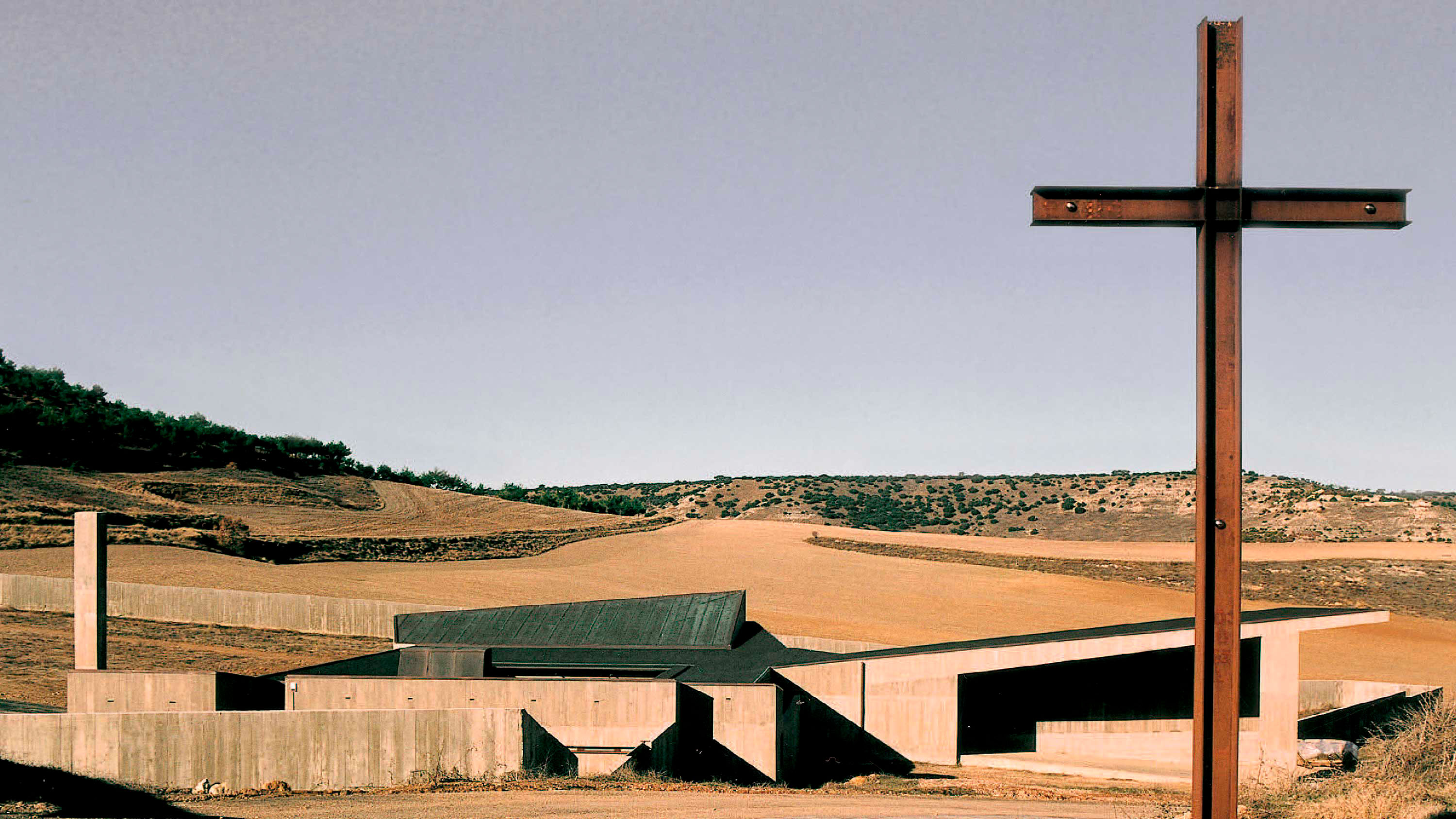 乡村墓地的新生 · 西班牙 Villamuriel de Cerrato 陵园-0