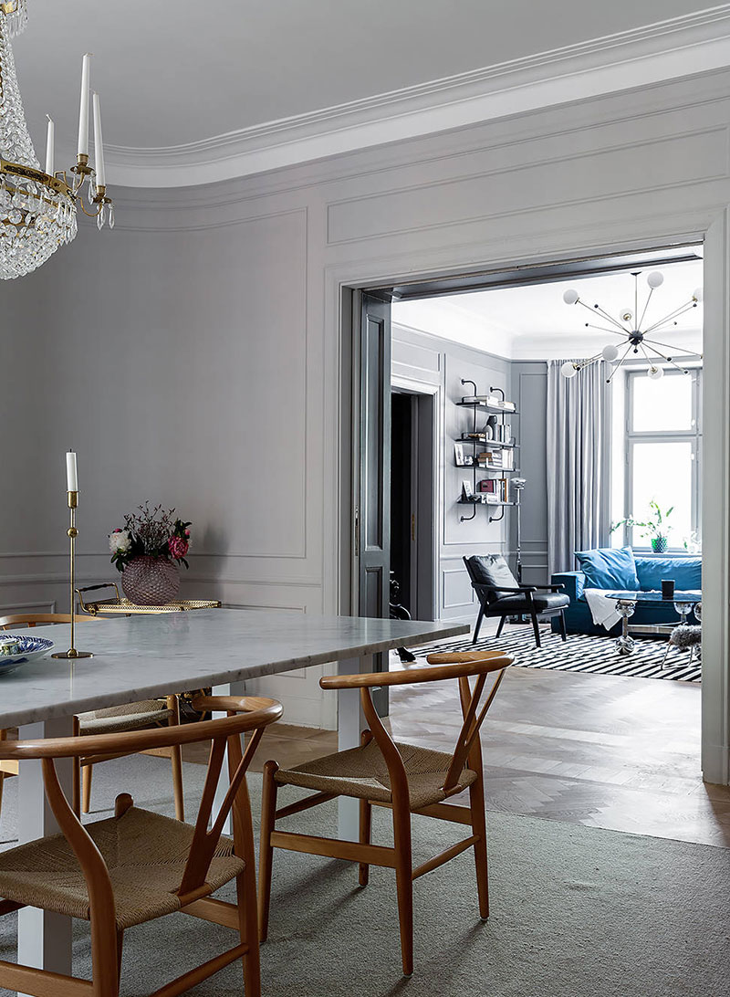 斯德哥尔摩历史建筑中的大胆暗色调公寓设计-12