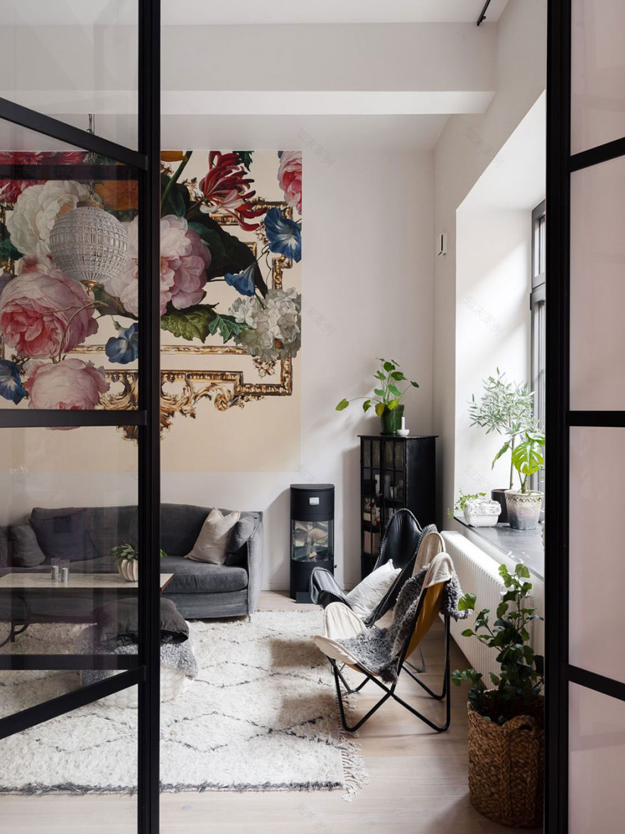 斯德哥尔摩工业风公寓的粉色卧室设计-17