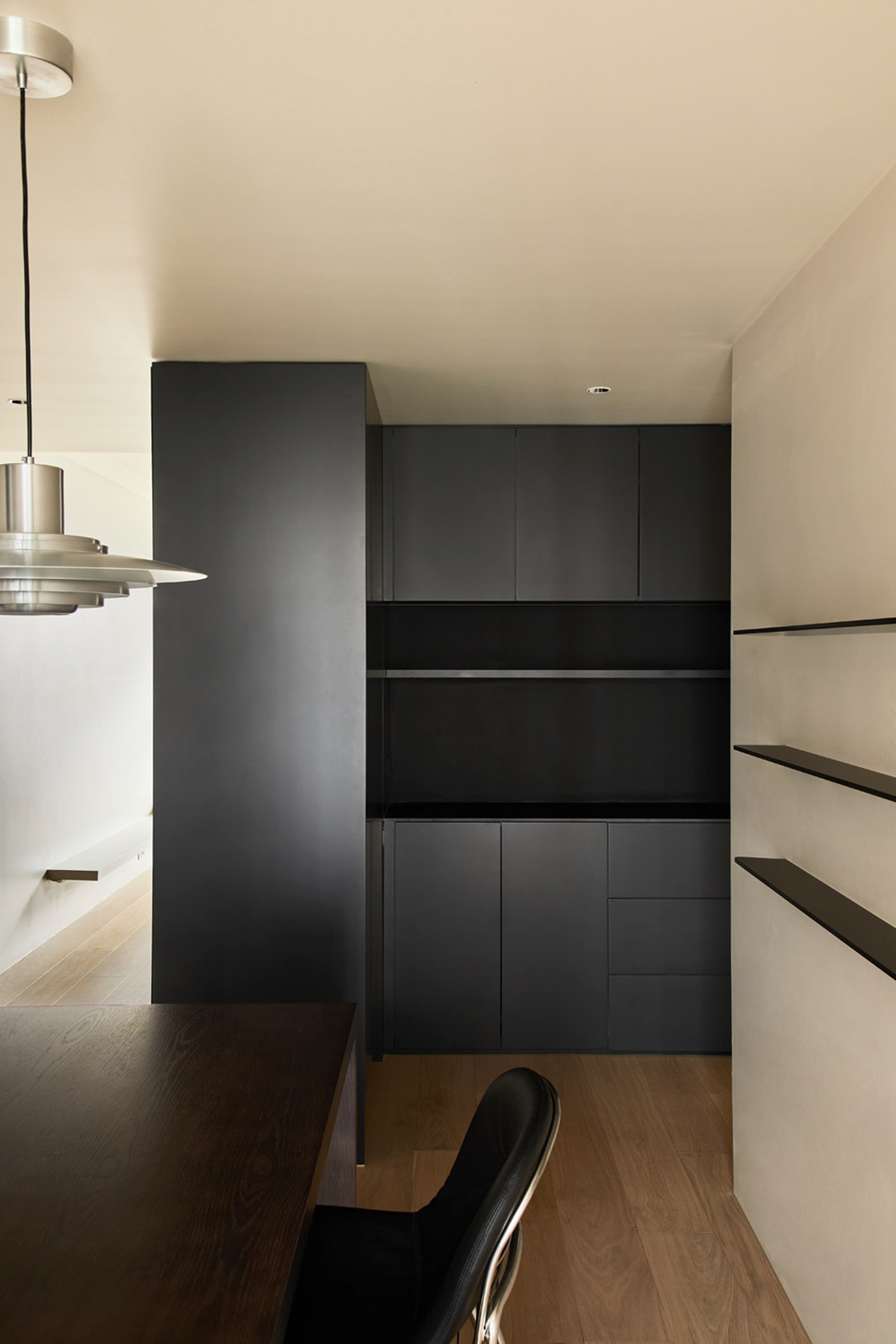 黑色中古风极简公寓-53