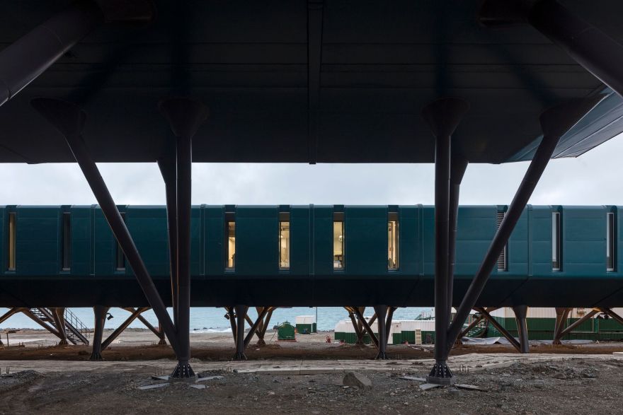 Comandante Ferraz Antarctic Station / Studio 41-45