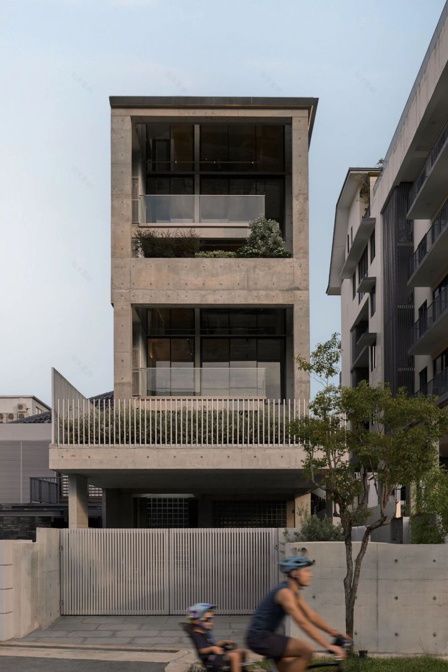 G 屋;G 宅(这里若有更多语境,能更准确翻译G代表的含义,比如可能是人名、地名首字母等) 丨Atelier01 A01-4