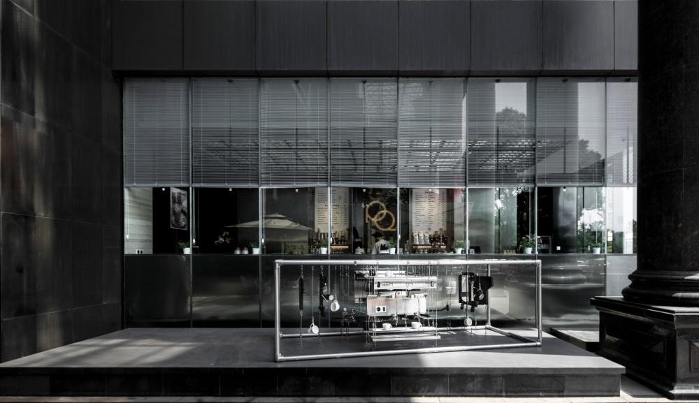 朴岍咖啡厅 | 不锈钢与亚克力的精致结合-13