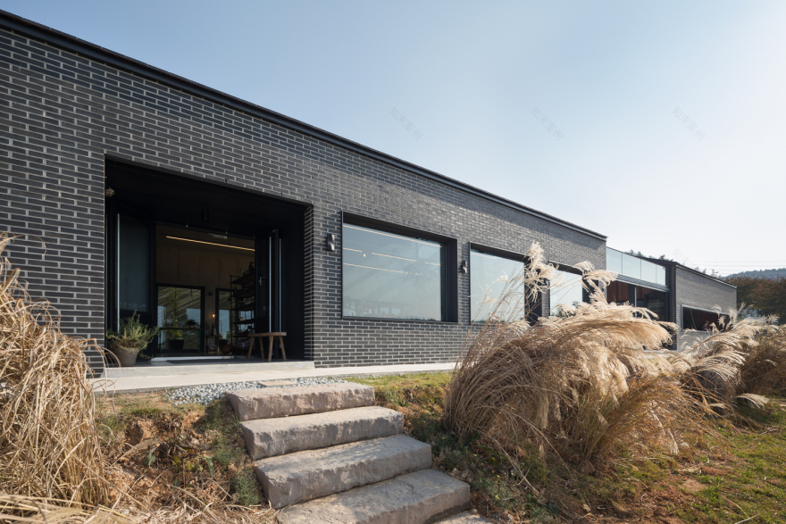 融入自然的简约咖啡馆-68