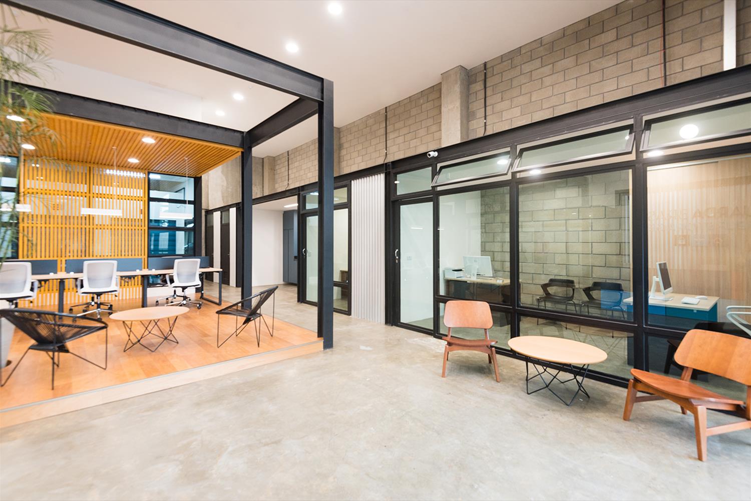 Guarda Brasil Self Storage · 废弃仓库变现代办公空间-4