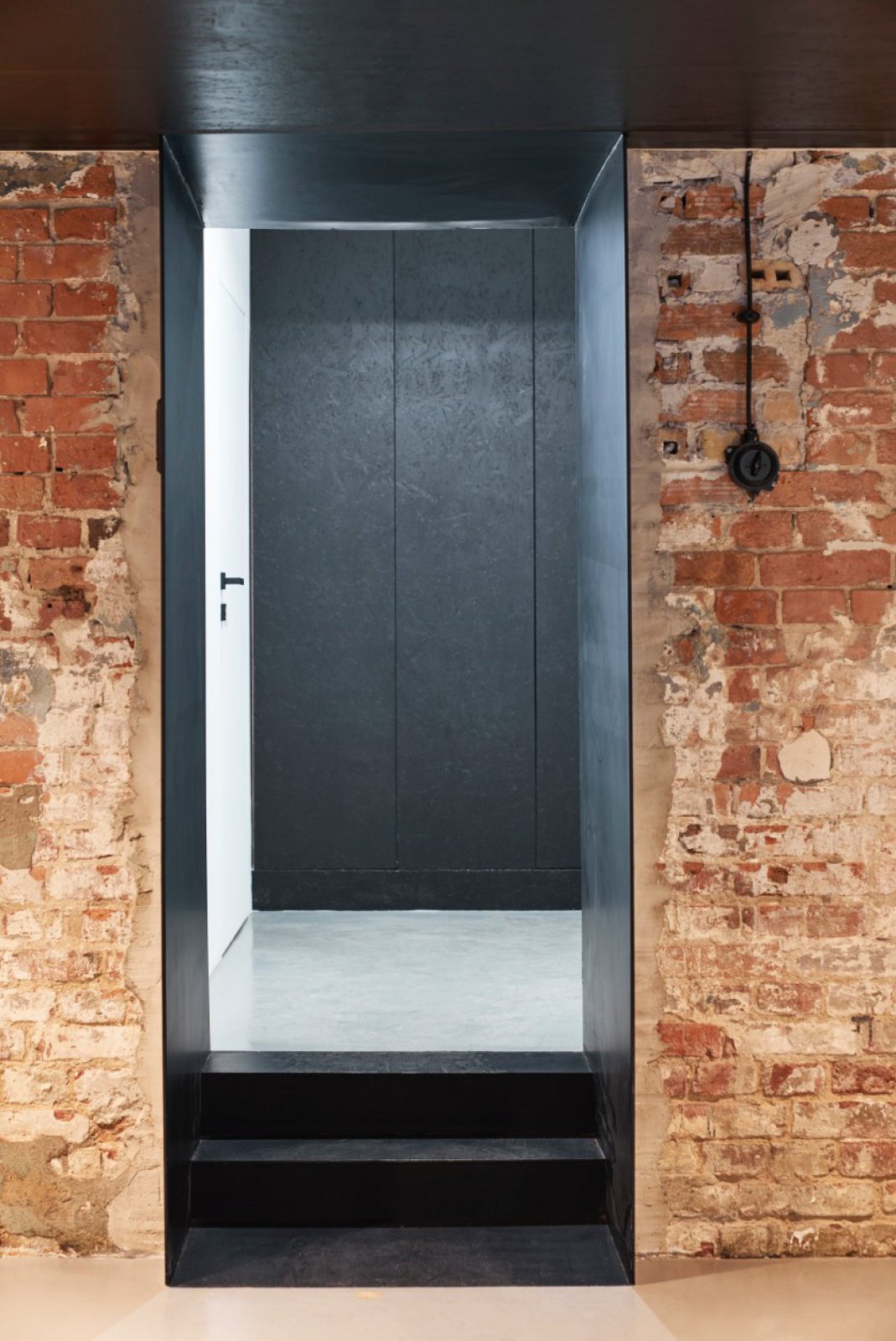 波兰华沙办公空间改造设计-9