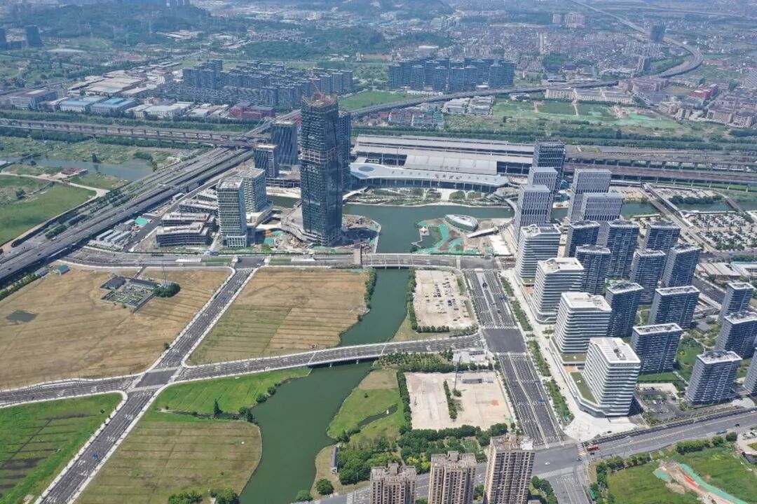 绍兴高铁北站TOD综合体交通枢纽投入运营-8