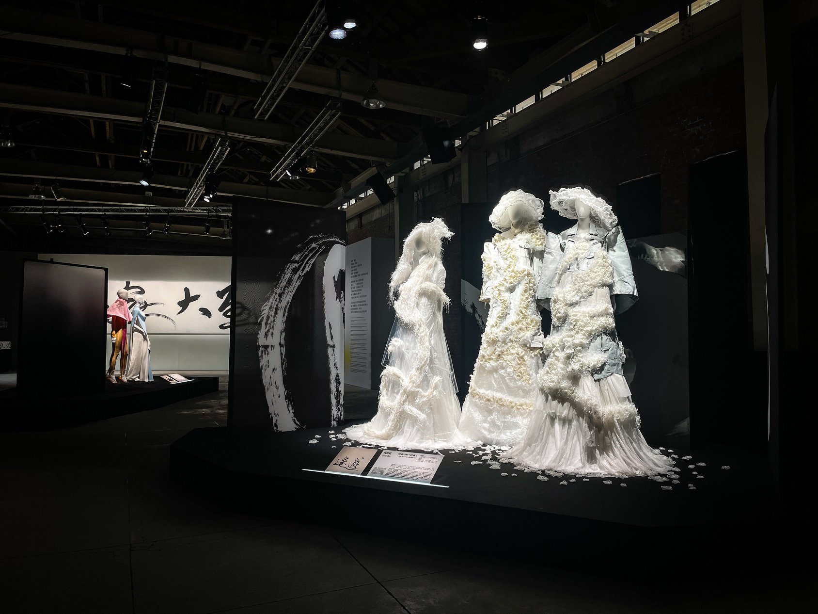 藝術時尚跨界展《讀衣》展場製作丨草字頭-6