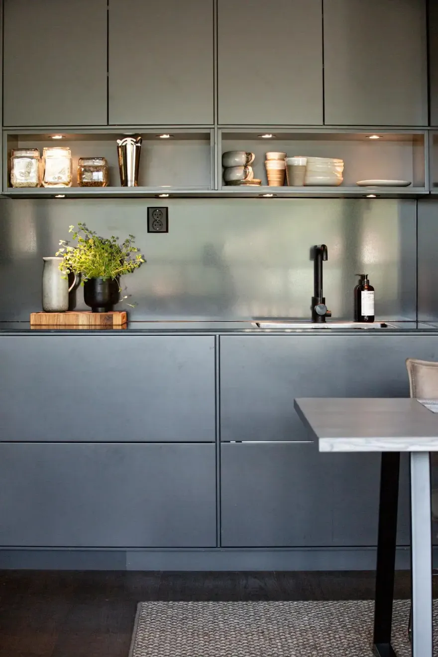 瑞典 63m2 小户型公寓的暗色调设计魅力-8