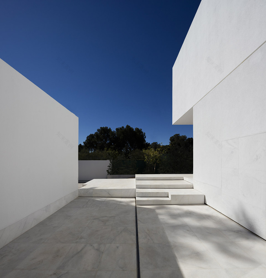 松树林之间的住宅,西班牙 / Fran Silvestre Arquitectos-21