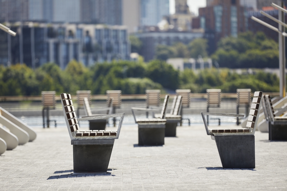 纽约 17 号码头公共空间,巨型玻璃面板系统成亮点-30