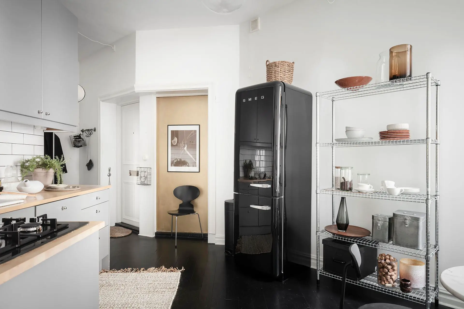 一墙绿意 | 打破中性空间的独特设计-10