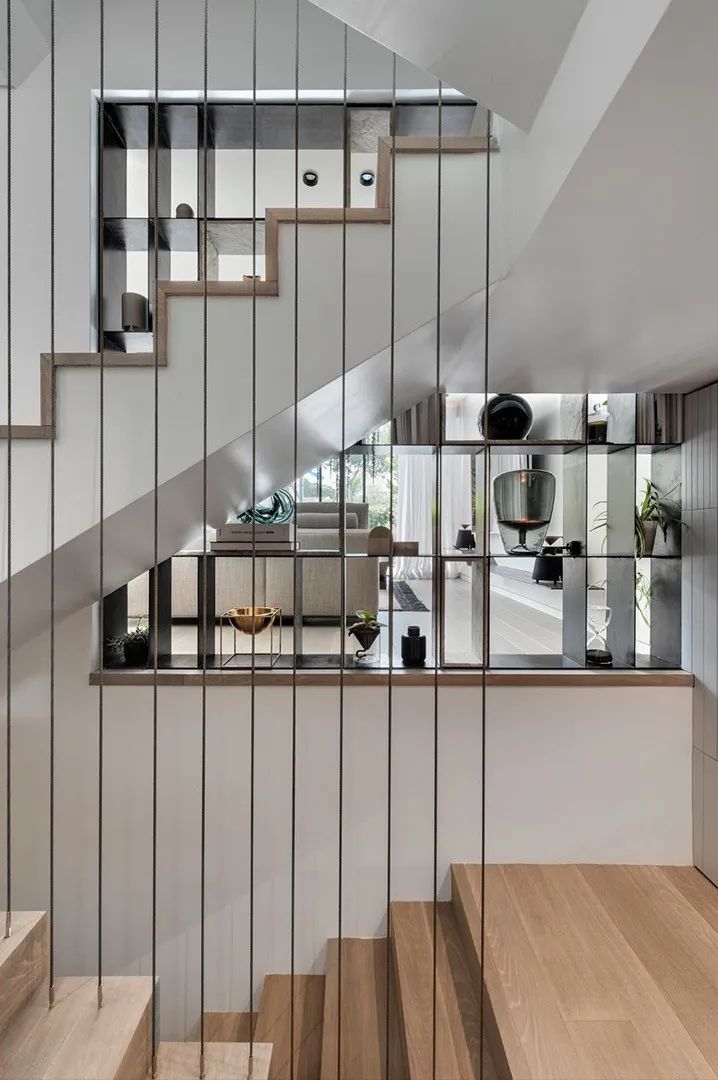 Aviram Kushmirski 打造轻奢风空间，黑白色调与实木地板的完美搭配-49