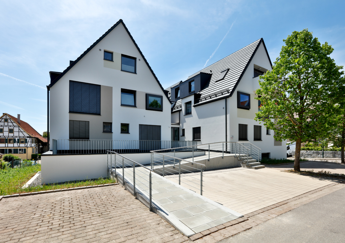 Wohnhaus und Gewerbe am Marktplatz Deckenpfronn - buerohauser-18