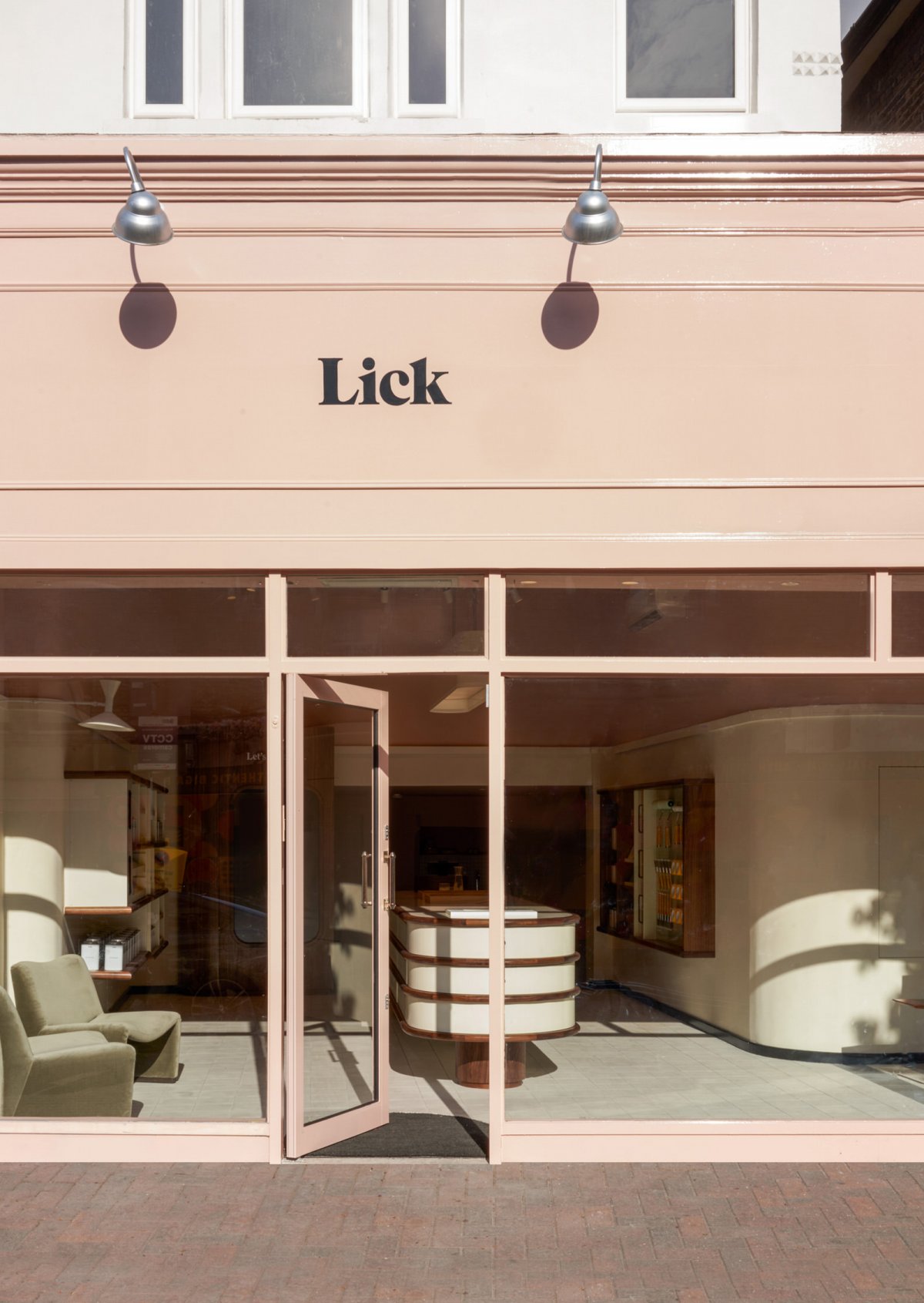 伦敦油漆店 Lick 的简约现代主义内部空间设计丨英国伦敦丨Oskar Kohnen Studio-11