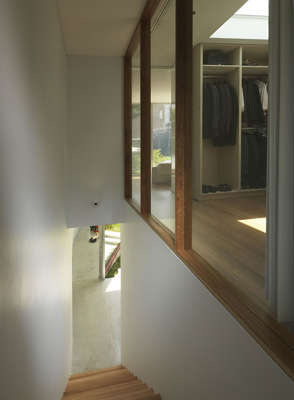 绿意环绕的 CO-AP 紧凑别墅 | 玻璃与自然的完美融合-13