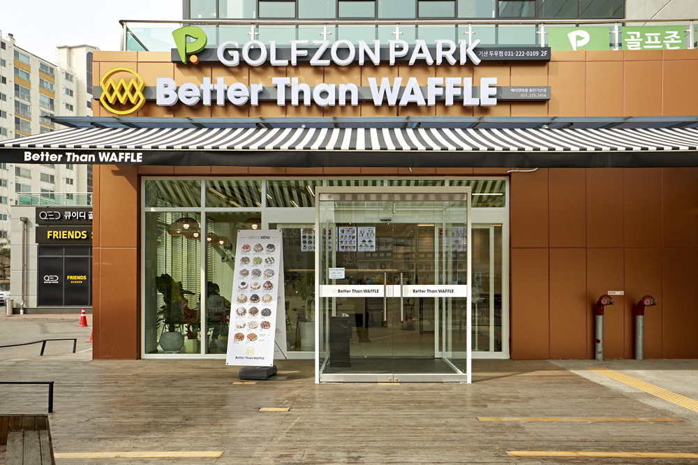 QED 高尔夫练习场 | 极简设计的 125 平米空间-2