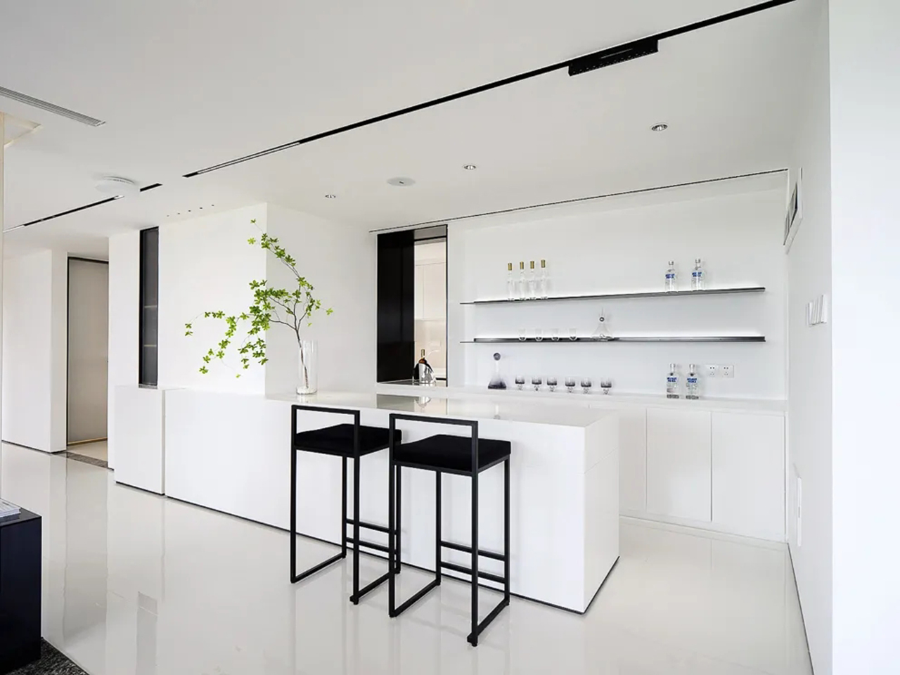 星河山海半岛顶层会所 | 黑与白的极简平衡之道-41