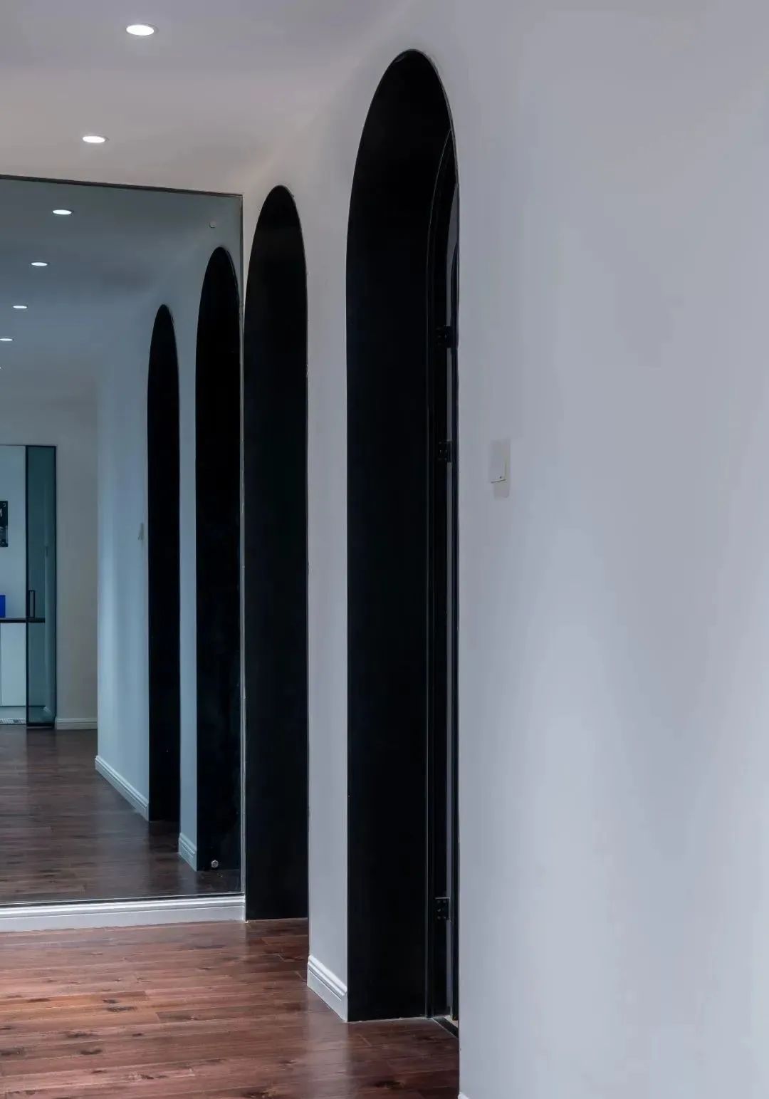 150㎡住宅，克莱因蓝、勃艮第红的融入，让空间更活泼、明艳！-58