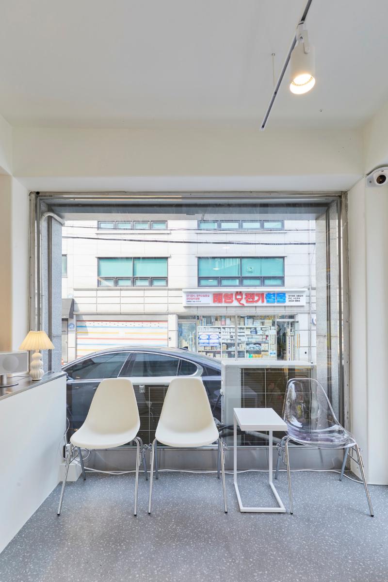 简约白色调 17 坪咖啡馆设计-9