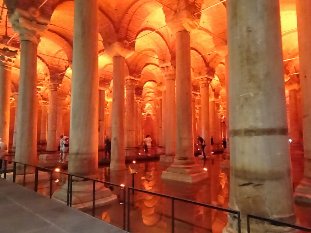 イスタンブールの地下宮殿（伊斯坦布尔的地下宫殿）丨不明-34