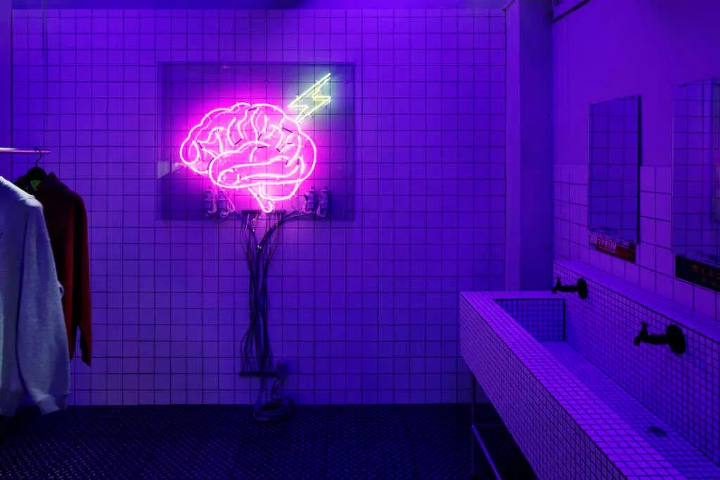 “赛博朋克”风游戏和漫画主题商店设计丨日本丨米尚丽零售设计网-24