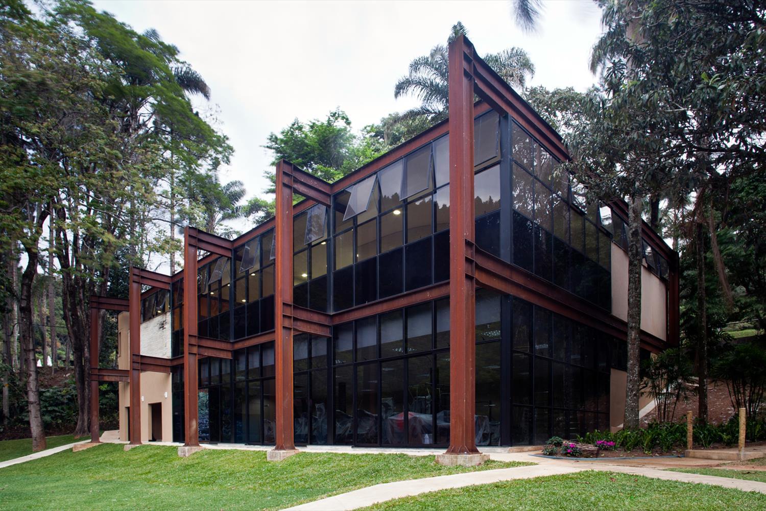 Clube Campestre 运动俱乐部更衣室设计-3