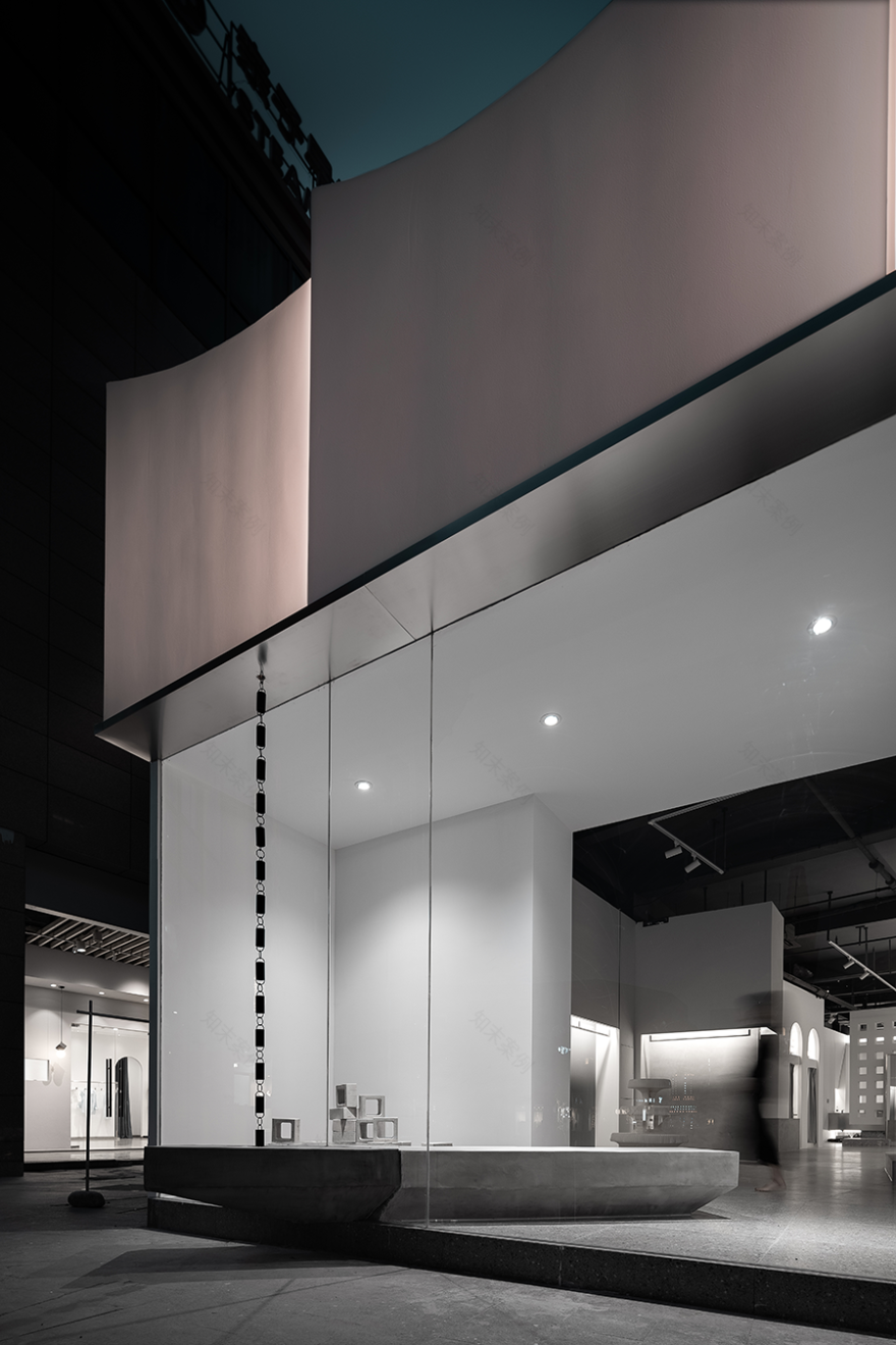 电影胶片般的动态感服饰店设计丨中国苏州丨苏州市不止设计顾问有限公司-38