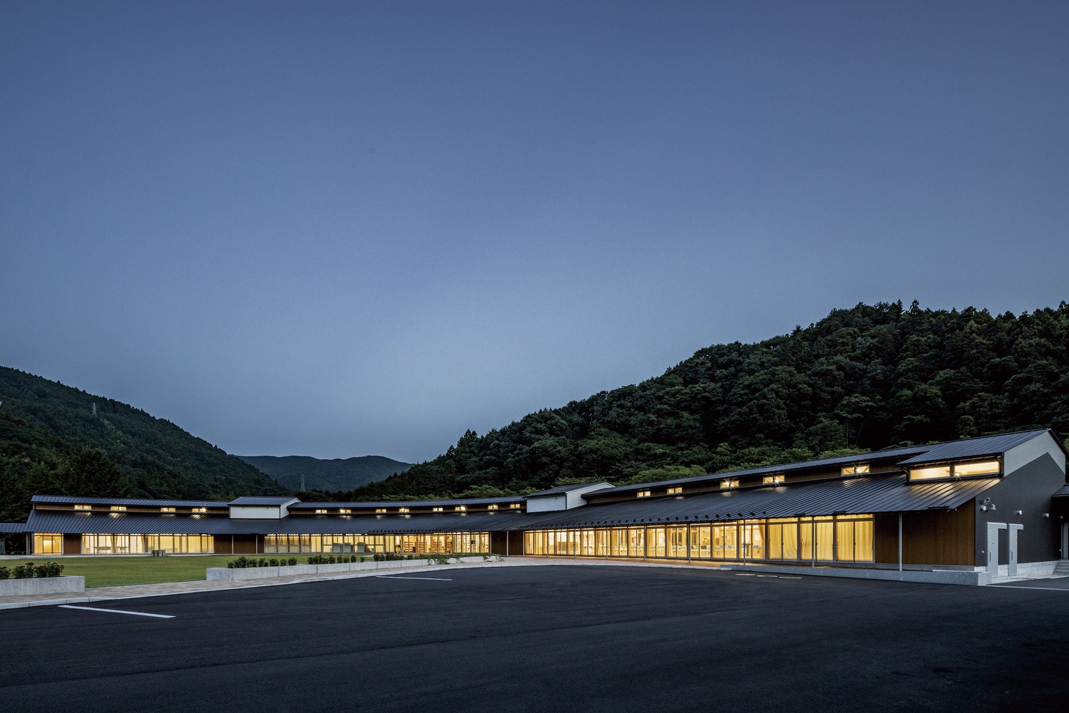 自然环抱的儿童友好型中学丨MIKAMI Architects-37