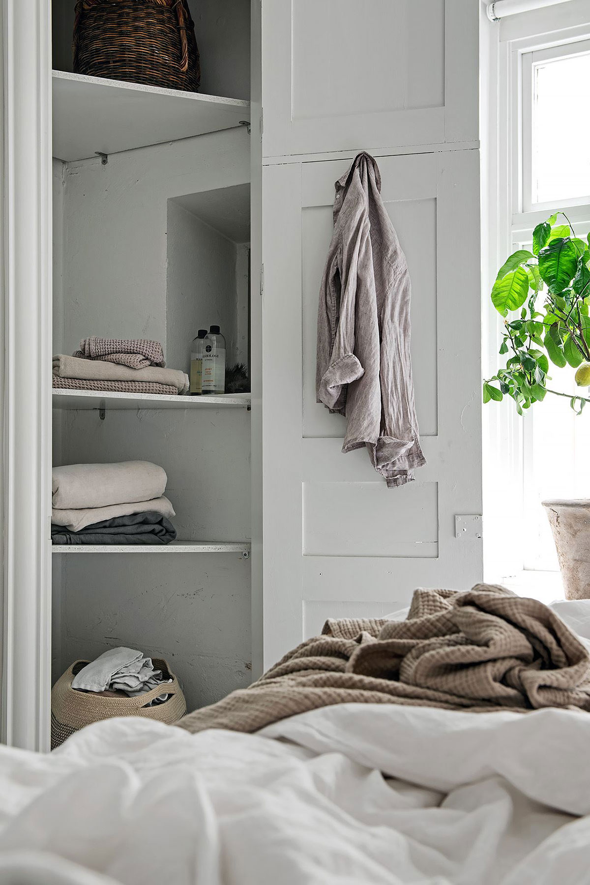 瑞典 71 平米绿色厨房不规则公寓设计-19