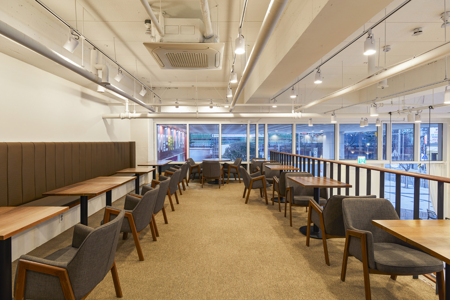 现代时尚的 Bluiverd 多层次贝壳蛋糕咖啡厅设计-11