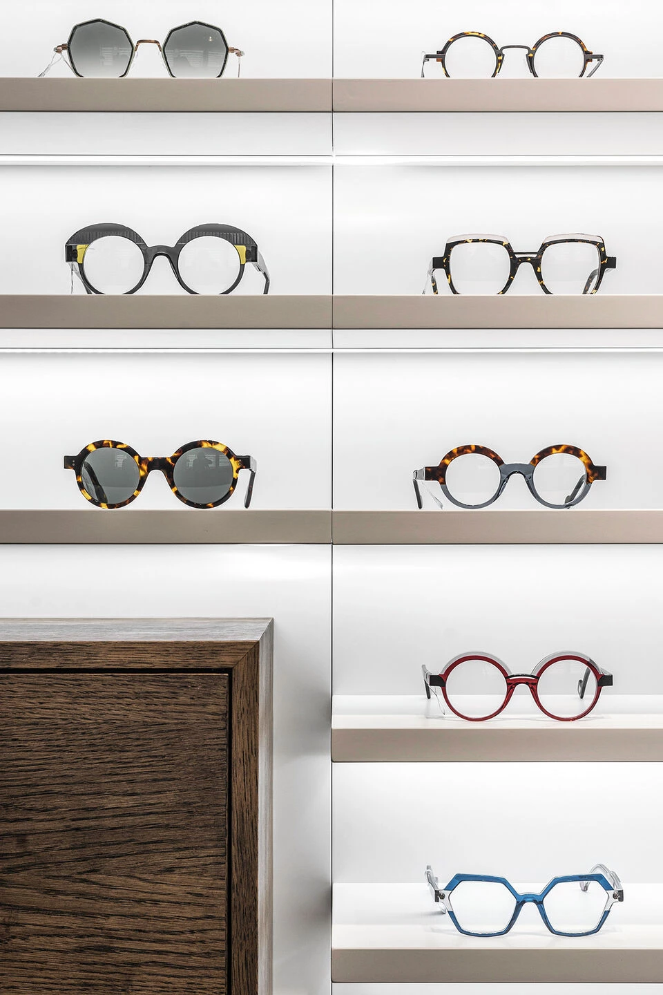 温馨家居氛围中的独特眼镜店设计丨立陶宛考纳斯丨INT2 architecture-13