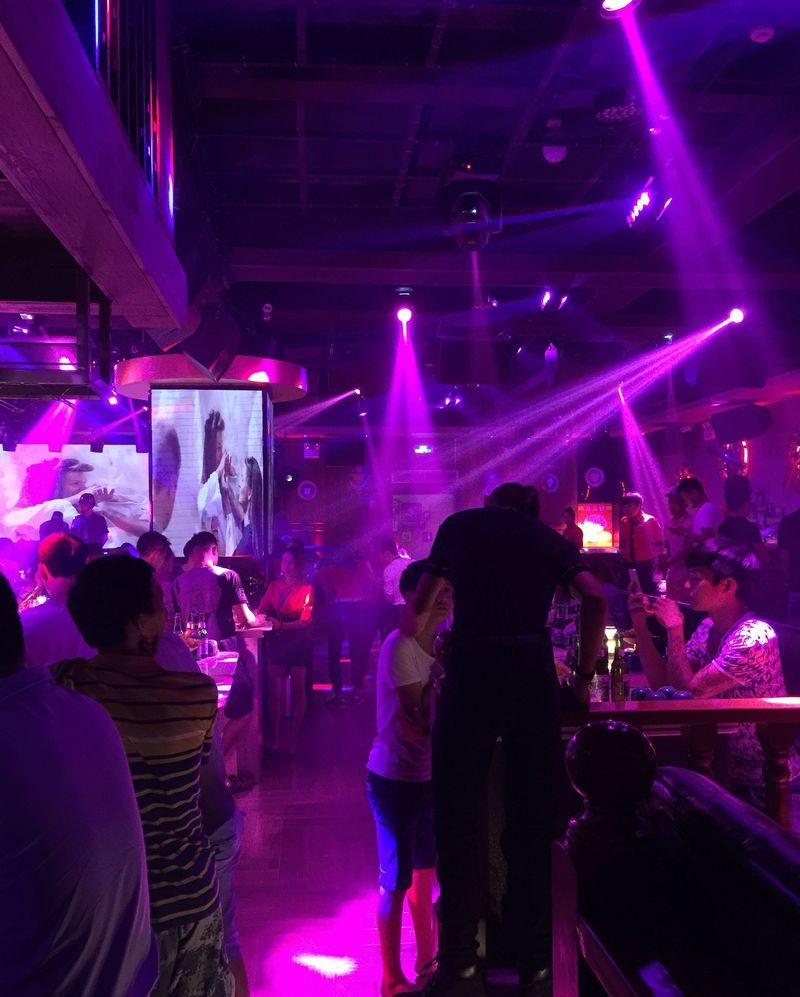 海南昌江呀诺达复古文艺酒吧-36