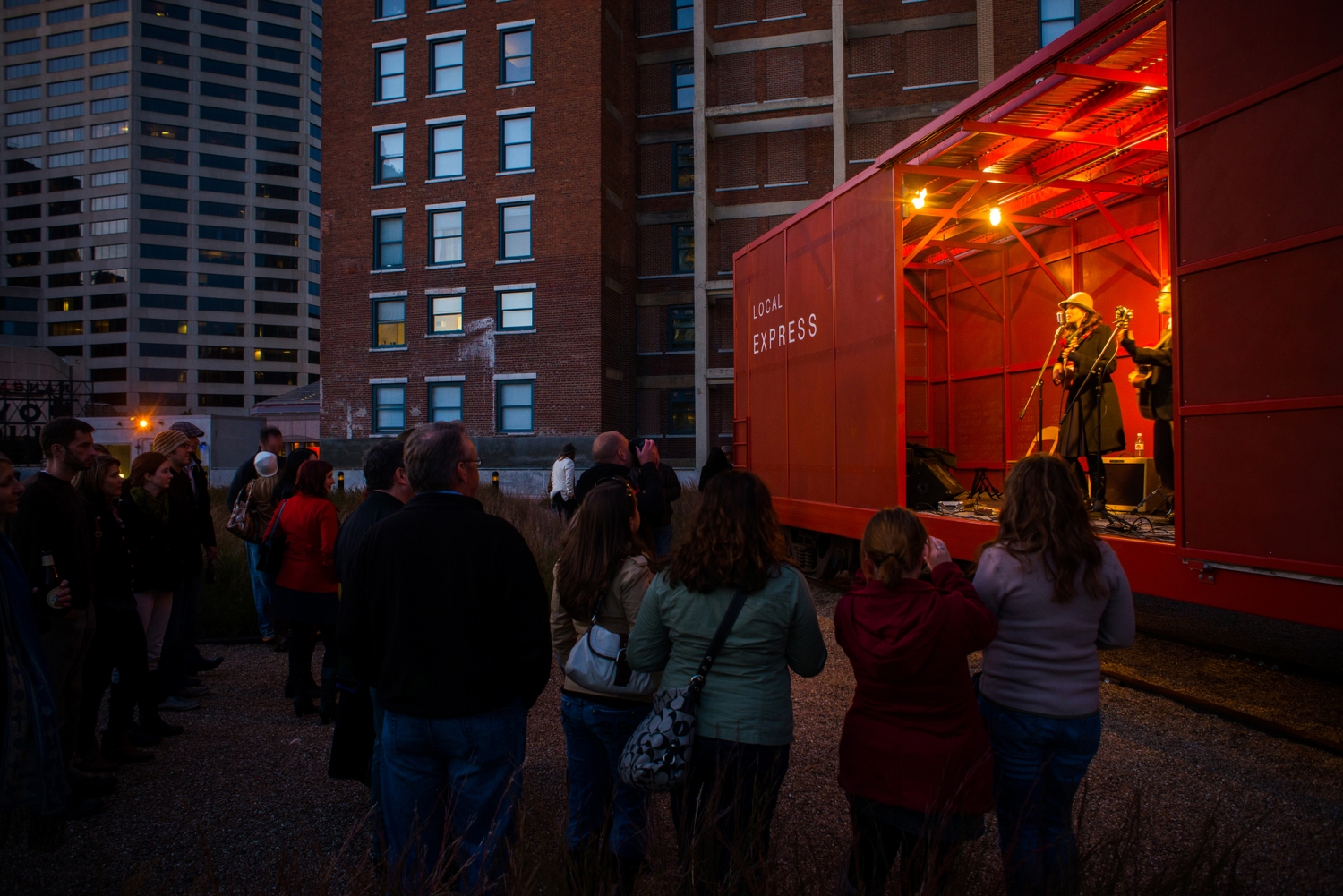 美国 Prairie Logic 避难所 | 嵌入草原的铝板“棚车”-23