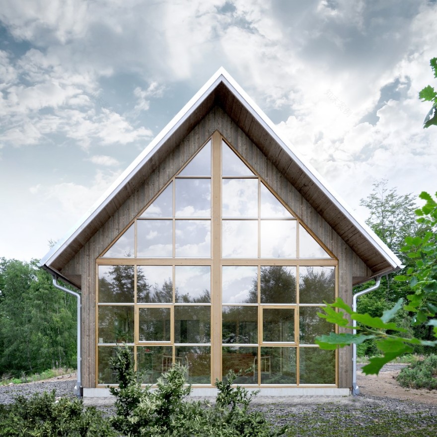 瑞典南部村庄小屋,自然融入与功能并重的室内设计-1