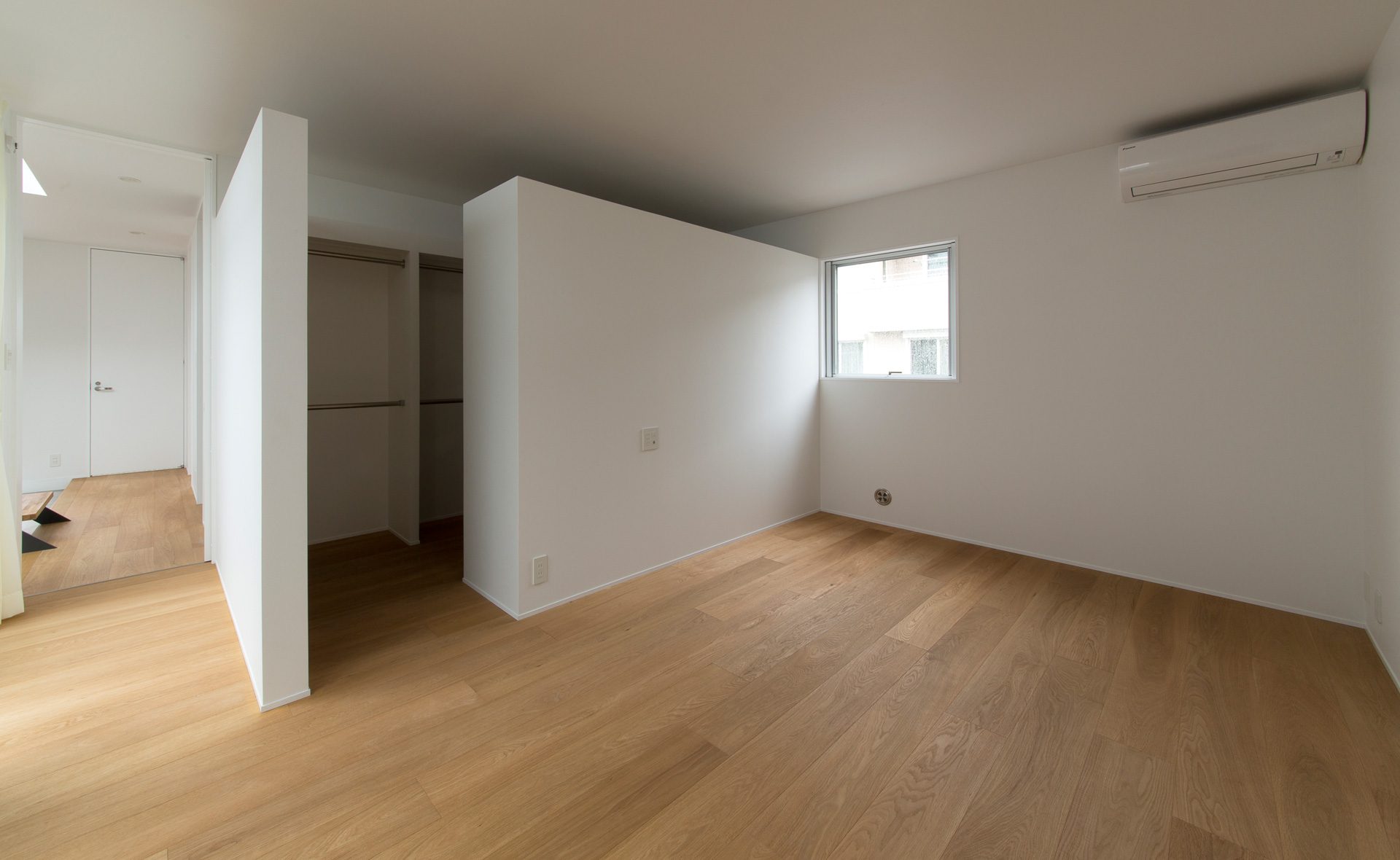 日本 Shiga 极简住宅 | 1.5 楼台打造私密户外空间-16