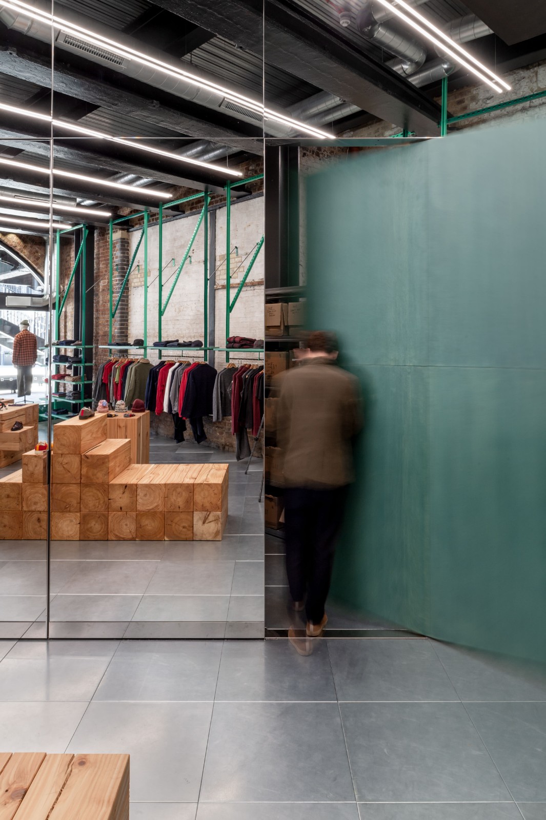 伦敦 Universal Works 工业风男装店-3