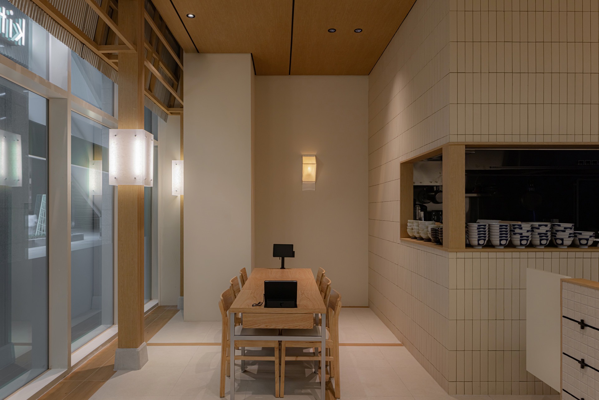 由于Kitsunetei可能是一个特定的名称（如店铺名、人名等），没有通用的对应翻译，无法进行准确翻译 丨Docent Design-4