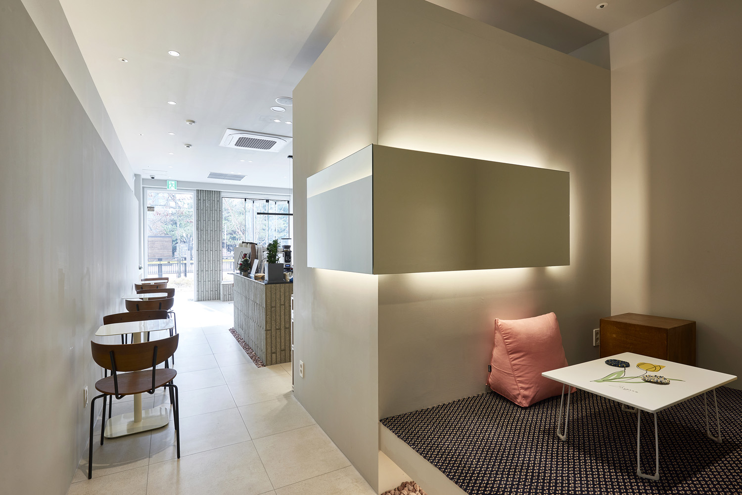 白色极简设计的 12 平小户型咖啡厅-12