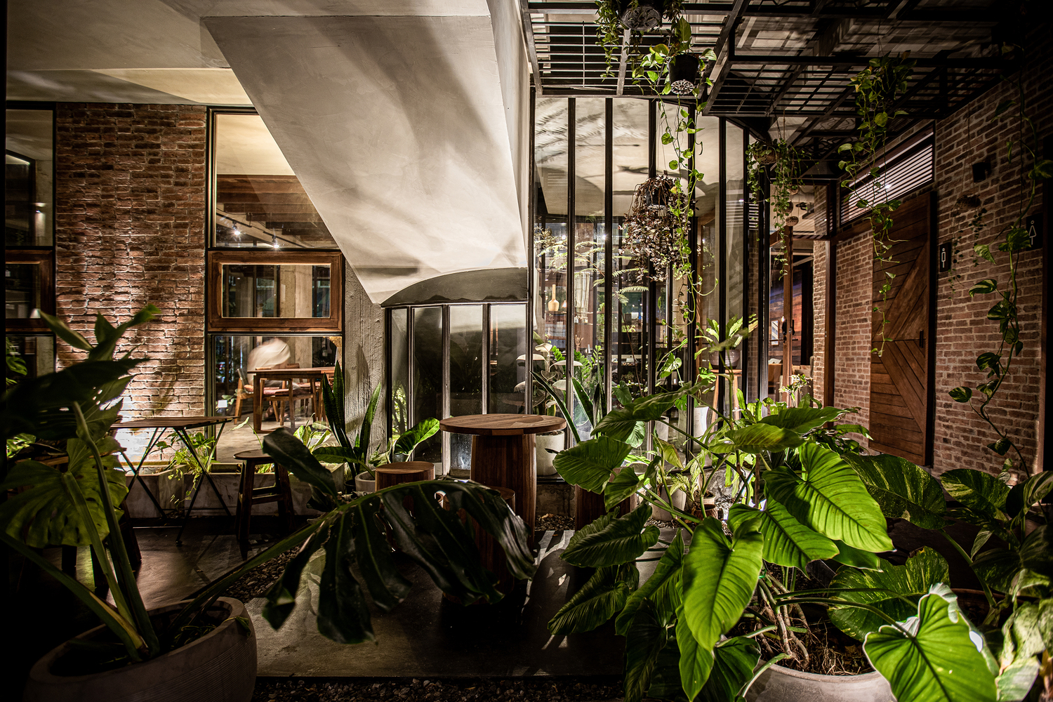 泰国曼谷塔姆尼旅舍丨POD Architects-40