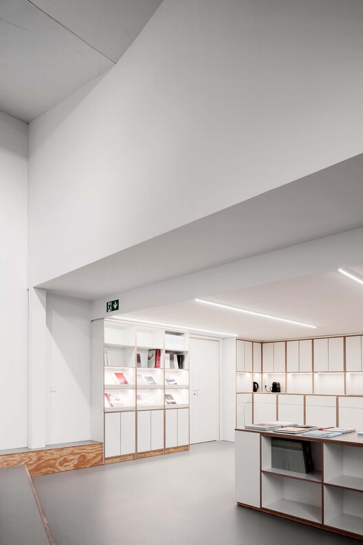 柏林 IBM 旧址变身当代艺术展厅-15